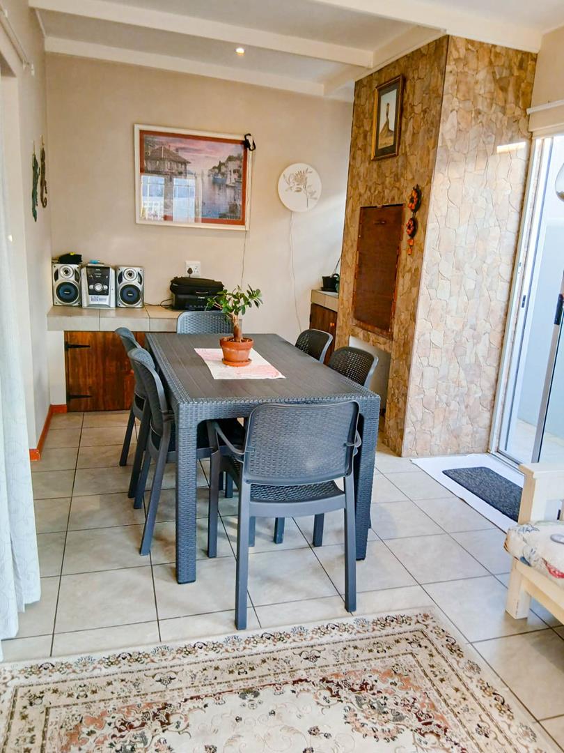 2 Bedroom Property for Sale in Sandbaai Western Cape